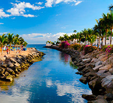 Den vackra staden Puerto de Mogan